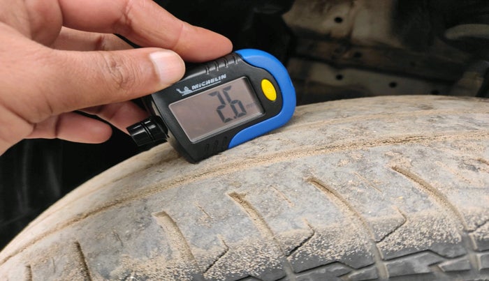 2017 Maruti Swift VXI, Petrol, Manual, 1,05,690 km, tyre