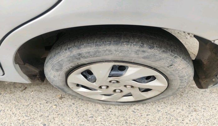 2014 Honda Amaze 1.5L I-DTEC S, Diesel, Manual, 2,07,500 km, tyre