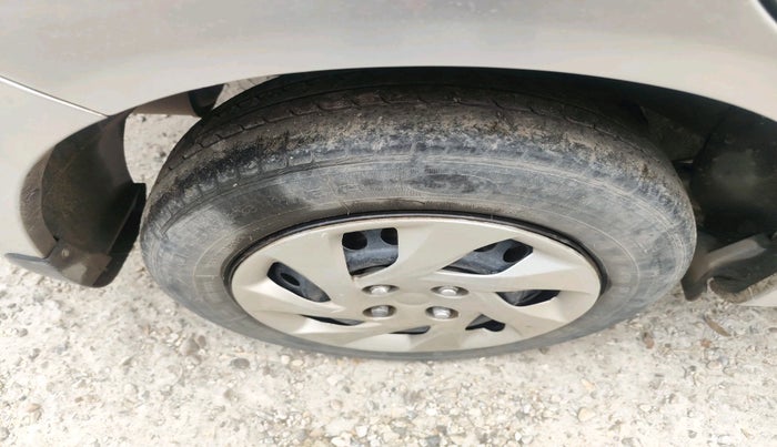 2014 Honda Amaze 1.5L I-DTEC S, Diesel, Manual, 2,07,500 km, tyre