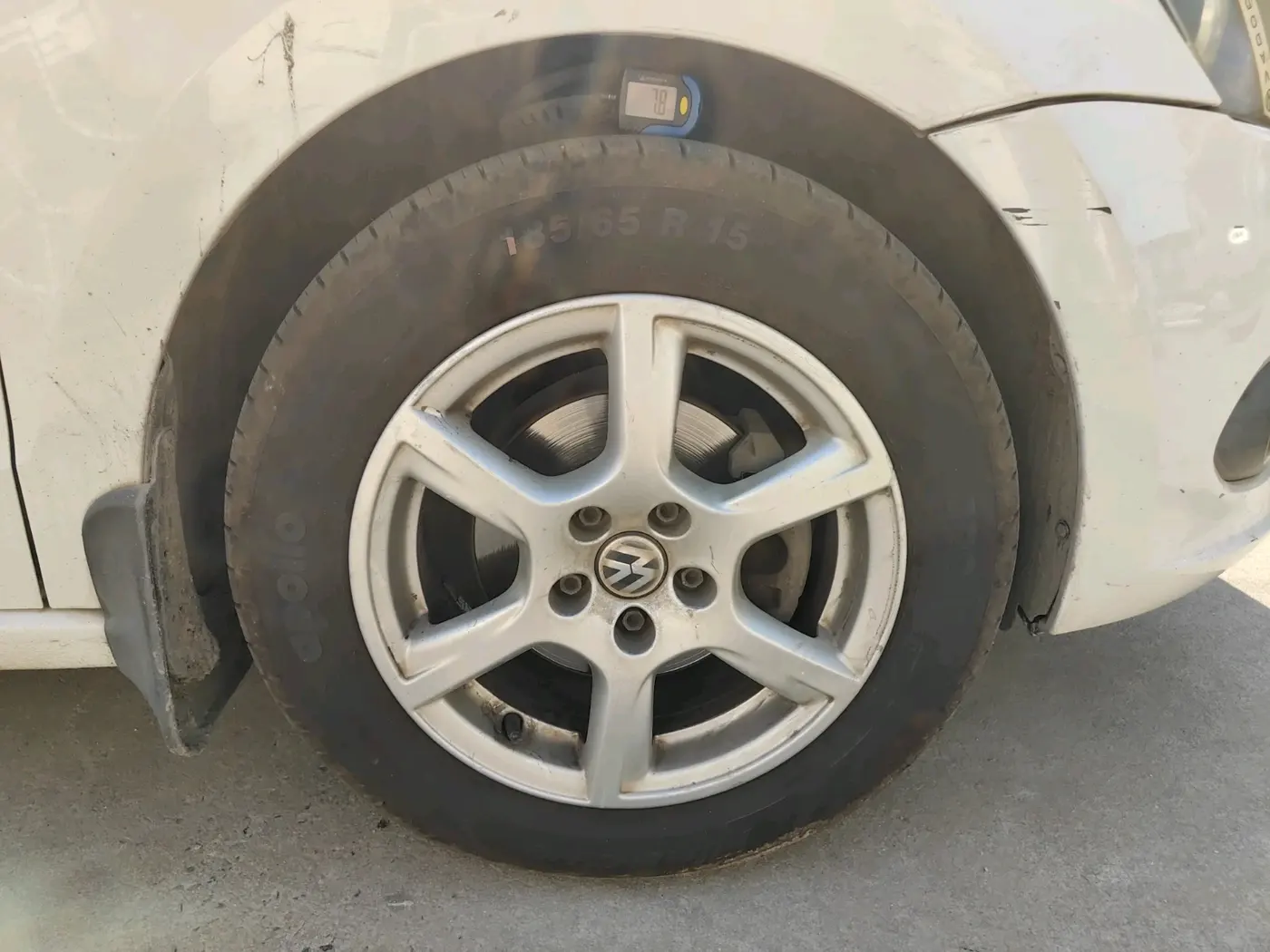 2012 Volkswagen Vento HIGHLINE DIESEL 1.6, Diesel, Manual, 80,132 km, tyre