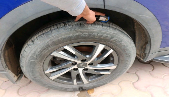 2022 Mahindra XUV700 AX 5 P MT 7 STR, Petrol, Manual, 27,166 km, tyre