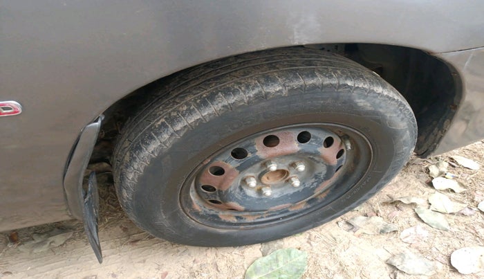 2011 Toyota Innova 2.5 G4 8 STR, Diesel, Manual, 55,327 km, tyre