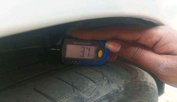 2017 Ford Ecosport TITANIUM+ 1.5L DIESEL, Diesel, Manual, 1,21,825 km, tyre