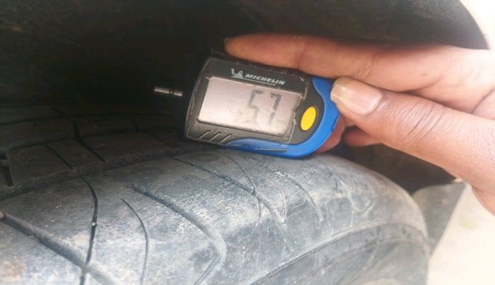 2017 Ford Ecosport TITANIUM+ 1.5L DIESEL, Diesel, Manual, 1,21,825 km, tyre