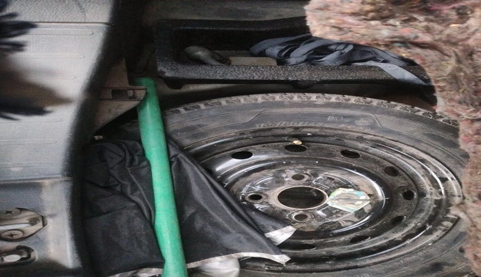 2010 Maruti Wagon R 1.0 LXI, Petrol, Manual, 1,20,591 km, tyre