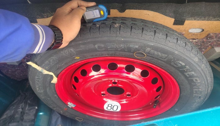 2021 Renault Kwid CLIMBER 1.0 AMT, Petrol, Automatic, 28,664 km, tyre