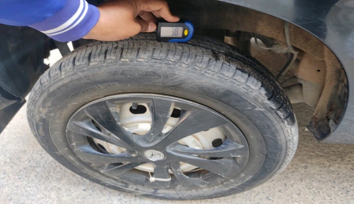 2017 Mahindra Kuv100 K2 6 STR, Petrol, Manual, 26,401 km, tyre