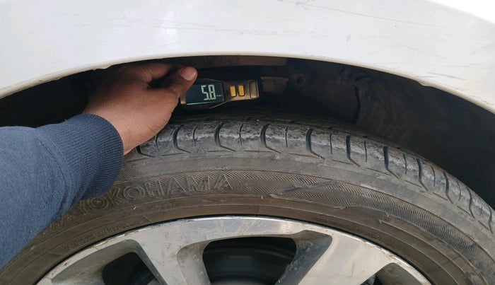 2016 Hyundai Elite i20 ASTA 1.2 (O), Petrol, Manual, 1,20,164 km, tyre