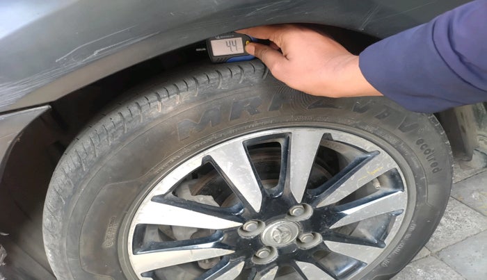 2014 Toyota Etios CROSS 1.5 V, Petrol, Manual, 97,101 km, tyre