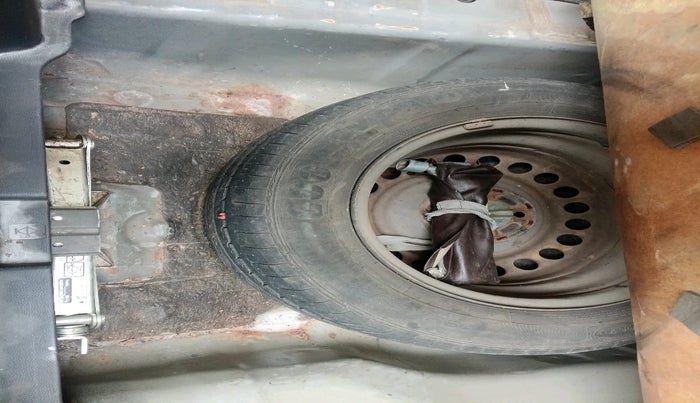 2015 Honda City 1.5L I-VTEC SV, Petrol, Manual, 1,09,444 km, tyre