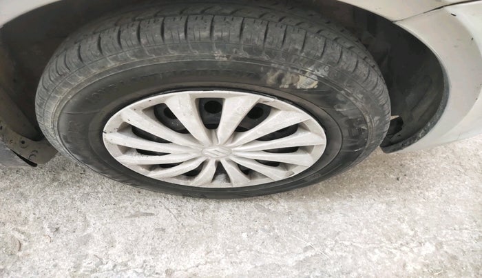 2015 Maruti Swift Dzire VDI, Diesel, Manual, 1,36,735 km, tyre