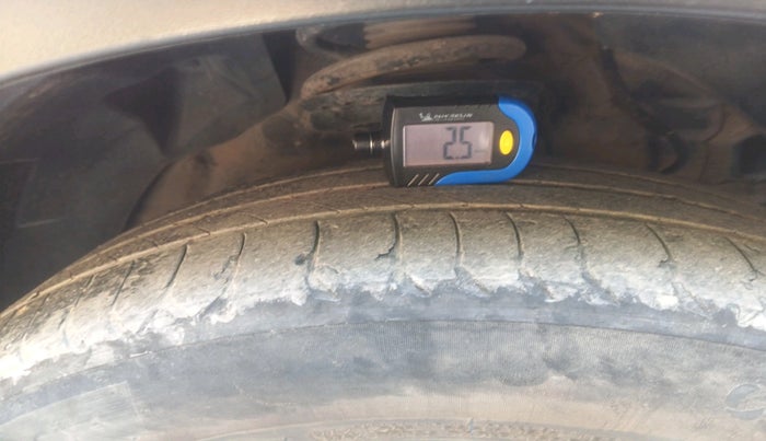 2019 Mahindra XUV300 W8 (O) 1.5 DIESEL, Diesel, Manual, 1,64,932 km, tyre