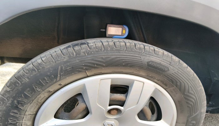 2017 Renault Kwid RXL, Petrol, Manual, 98,767 km, tyre