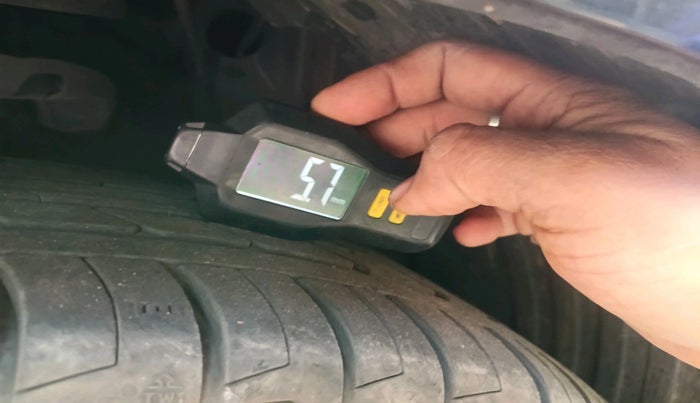 2025 Hyundai ALCAZAR Platinum 7 STR 1.5 Turbo GDi Petrol MT, Petrol, Manual, 6,875 km, tyre