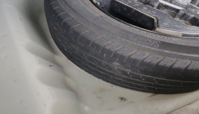 2018 Maruti Vitara Brezza ZDI, Diesel, Manual, 1,59,297 km, tyre