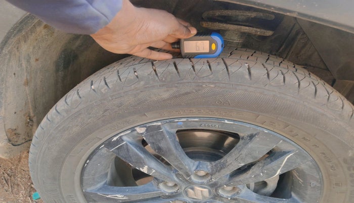 2018 Maruti Vitara Brezza ZDI, Diesel, Manual, 1,59,297 km, tyre