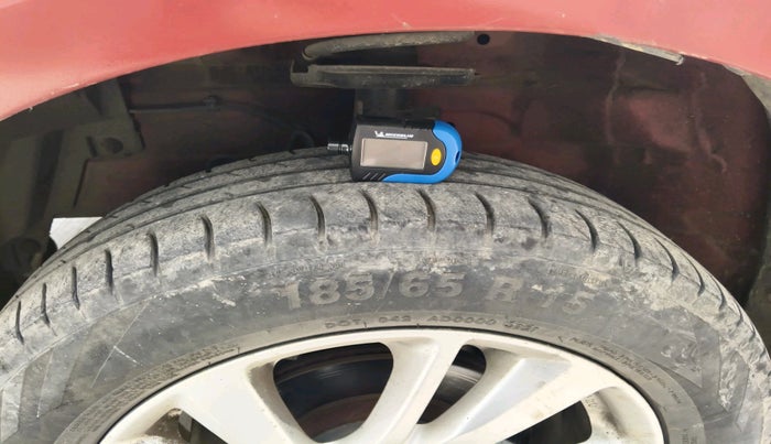 2014 Maruti Swift ZXI, Petrol, Manual, 1,26,570 km, tyre