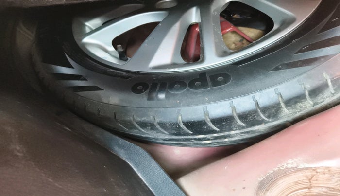 2014 Maruti Swift ZXI, Petrol, Manual, 1,26,570 km, tyre