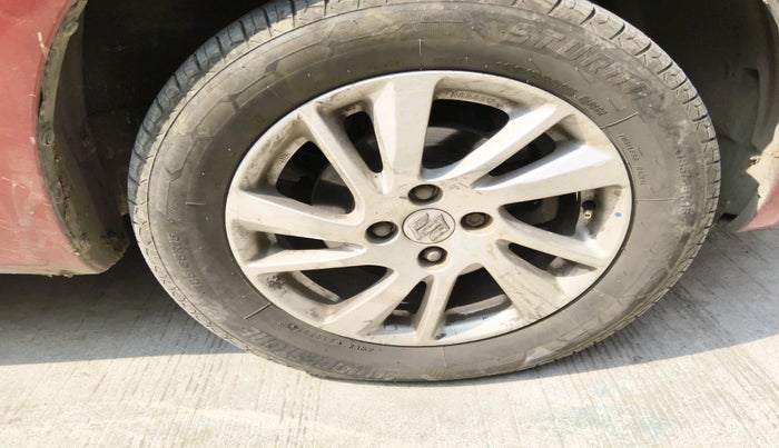 2014 Maruti Swift ZXI, Petrol, Manual, 1,26,570 km, tyre