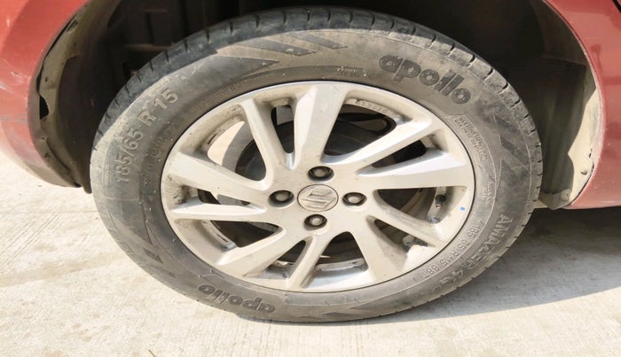 2014 Maruti Swift ZXI, Petrol, Manual, 1,26,570 km, tyre