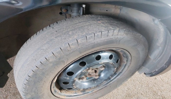 2012 Maruti Swift VDI, Diesel, Manual, 1,30,975 km, tyre