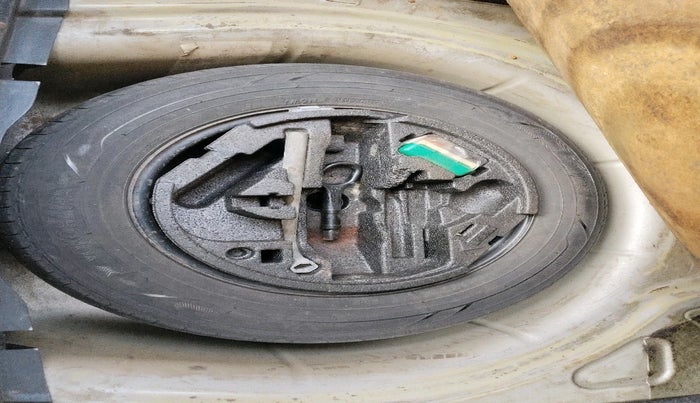 2011 Skoda Laura CLASSIC 1.8 TSI, Petrol, Manual, 1,27,792 km, tyre