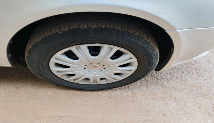 2011 Skoda Laura CLASSIC 1.8 TSI, Petrol, Manual, 1,27,792 km, tyre