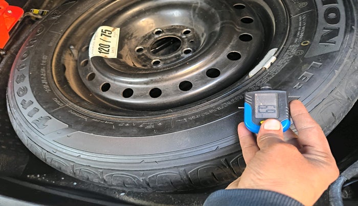 2018 Jeep Compass LIMITED 2.0 DIESEL, Diesel, Manual, 1,28,561 km, tyre