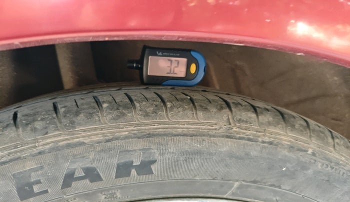 2011 Honda Civic 1.8L I-VTEC V MT, Petrol, Manual, 98,222 km, tyre