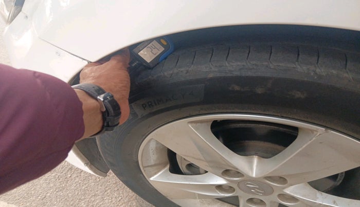 2012 Hyundai New Elantra 1.8 SX MT VTVT, Petrol, Manual, 48,540 km, tyre