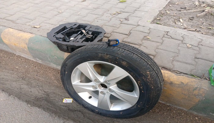 2012 Hyundai New Elantra 1.8 SX MT VTVT, Petrol, Manual, 48,540 km, tyre