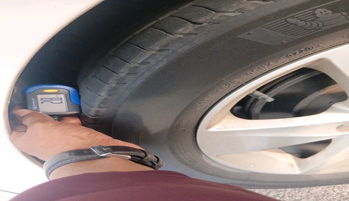 2012 Hyundai New Elantra 1.8 SX MT VTVT, Petrol, Manual, 48,540 km, tyre