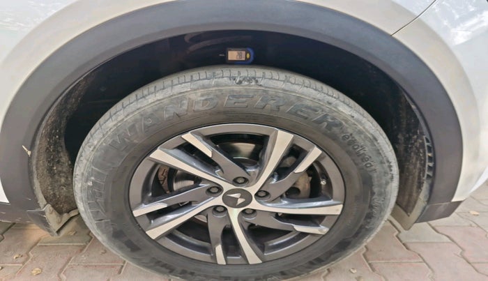 2023 Mahindra XUV700 AX 5 D MT 7 STR, Diesel, Manual, 53,847 km, tyre