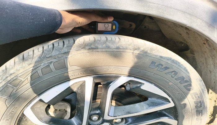 2022 KIA CARENS PRESTIGE PLUS 1.4 PETROL 7 STR, Petrol, Manual, 46,704 km, tyre