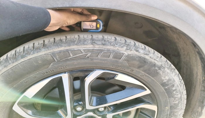 2022 KIA CARENS PRESTIGE PLUS 1.4 PETROL 7 STR, Petrol, Manual, 46,704 km, tyre