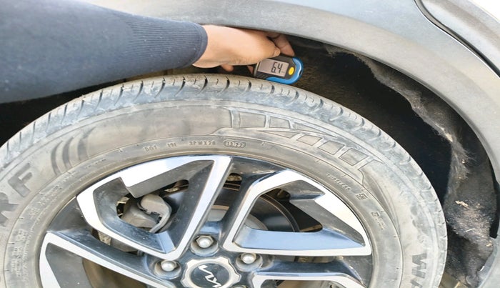 2022 KIA CARENS PRESTIGE PLUS 1.4 PETROL 7 STR, Petrol, Manual, 46,704 km, tyre