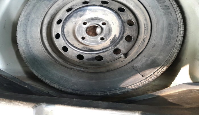 2014 Maruti Swift VXI, Petrol, Manual, 49,766 km, tyre