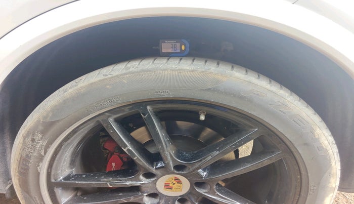 2021 Porsche Cayenne V6 TIPTRONIC, Petrol, Automatic, 32,740 km, tyre