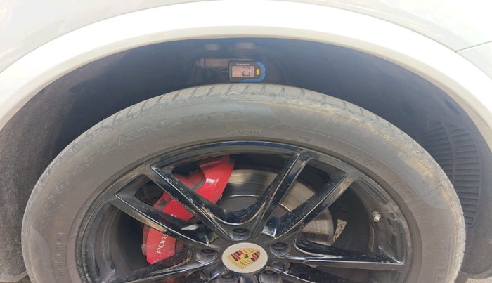 2021 Porsche Cayenne V6 TIPTRONIC, Petrol, Automatic, 32,740 km, tyre