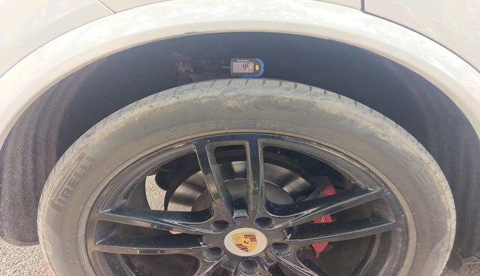 2021 Porsche Cayenne V6 TIPTRONIC, Petrol, Automatic, 32,740 km, tyre