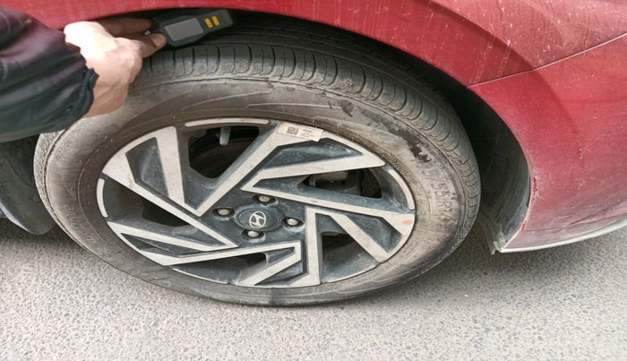 2023 Hyundai NEW I20 ASTA 1.2 MT, Petrol, Manual, 15,777 km, tyre