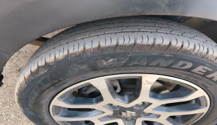 2022 Maruti XL6 ALPHA MT, Petrol, Manual, 66,348 km, tyre