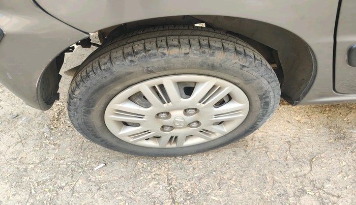 2012 Hyundai Santro Xing GLS LPG, Petrol, Manual, 94,201 km, tyre