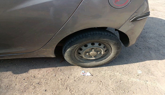 2012 Hyundai Eon ERA +, Petrol, Manual, 1,31,787 km, tyre