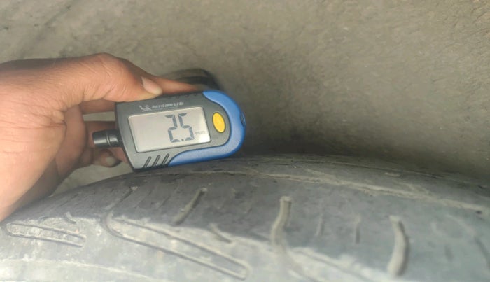 2011 Maruti Swift Dzire LXI, Petrol, Manual, 73,396 km, tyre