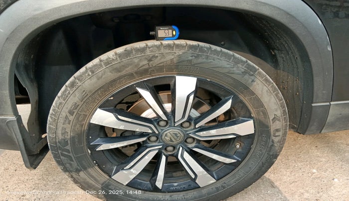 2020 MG HECTOR SHARP 2.0 DIESEL, Diesel, Manual, 1,03,033 km, tyre