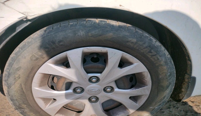 2015 Hyundai Grand i10 MAGNA 1.1 CRDI, Diesel, Manual, 96,856 km, tyre