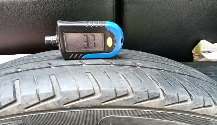 2015 Maruti Wagon R 1.0 VXI, Petrol, Manual, 93,822 km, tyre