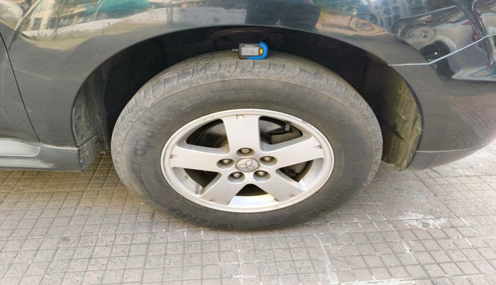 2012 Mitsubishi Outlander 2.4 MIVEC, Petrol, Automatic, 1,19,930 km, tyre