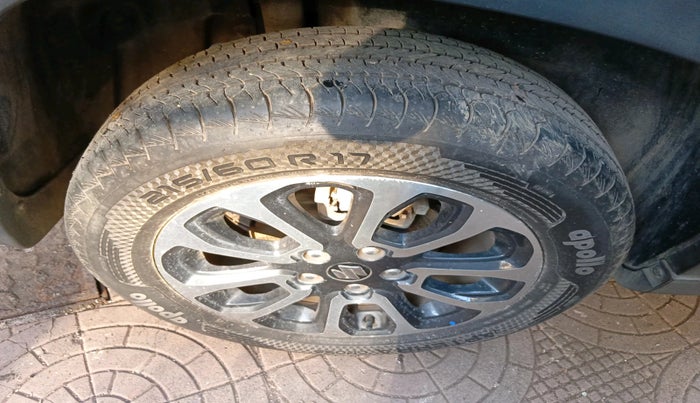 2023 Maruti Grand Vitara ALPHA SMART HYBRID AT, Petrol, Automatic, 1,398 km, tyre